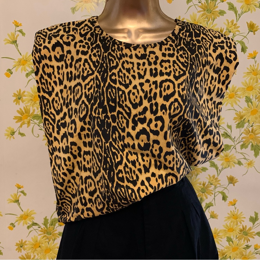 Leopard print shoulder pads muscle tee size L